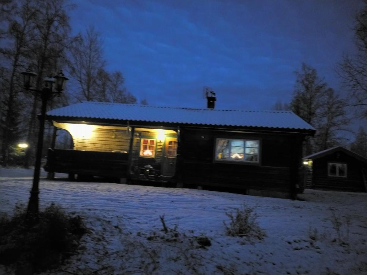 Mysig Timmerstuga Vid Sjoen Bjoerken 34 Roennsudden Grangarde Luaran gambar