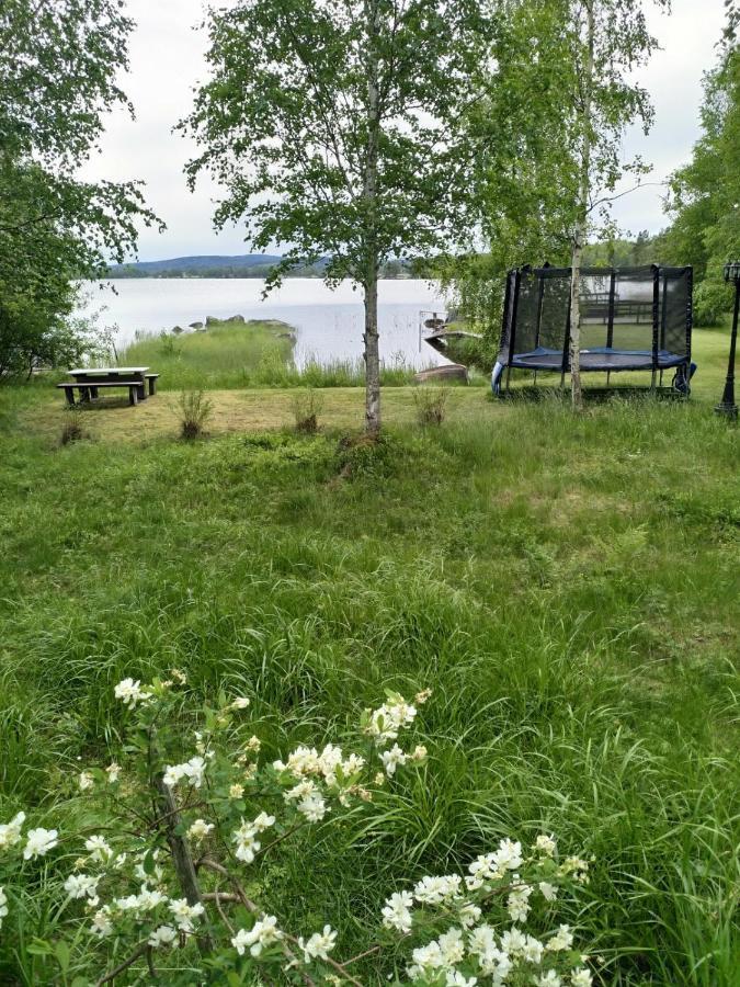 Mysig Timmerstuga Vid Sjoen Bjoerken 34 Roennsudden Grangarde Luaran gambar